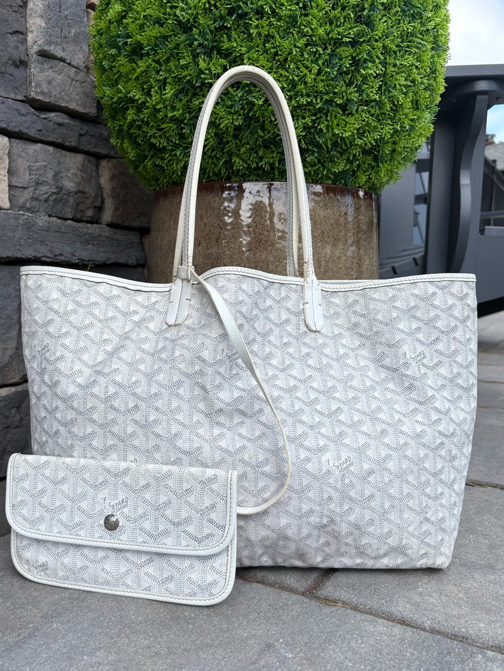 White Goyard St. Louis PM with custom blue stripes. Includes detachable pouch